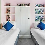 Harbour Court Plymouth - Free Parking - Tucked Away On The Barbican With Courtyard - By Ocean City Retreats